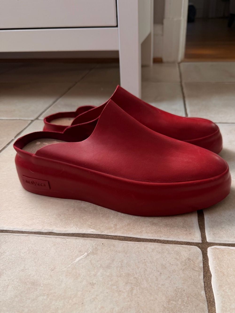 SEAVEE’S Marin Mule Red Size 10